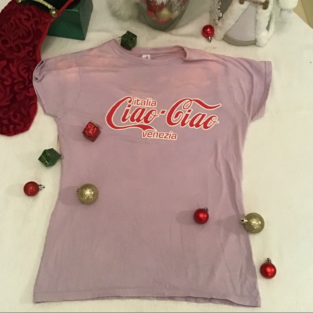 Girls medium short sleeve T-shirt.